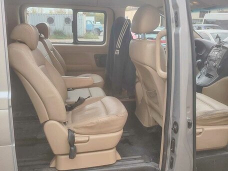 2014 Hyundai Grand Starex, серебристый, 1400000 рублей, вид 4