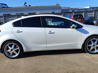 2018 Kia Cerato III Рестайлинг (Classic), белый, 1650000 рублей, вид 4