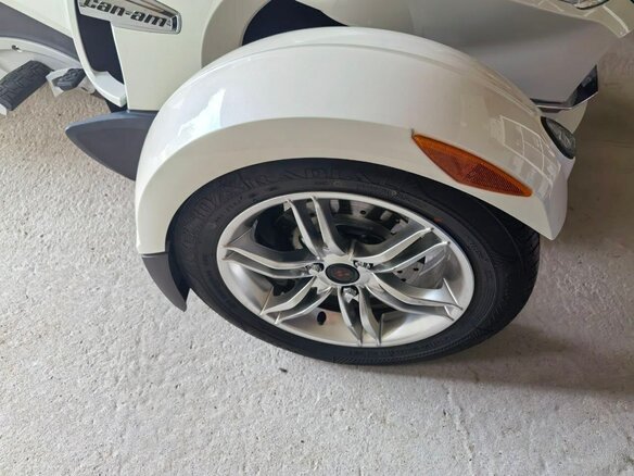 2011 BRP Can-Am Spyder, белый, 1500000 рублей - вид 12