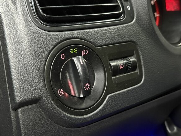 2010 Volkswagen Polo V, серебристый, 399888 рублей - вид 6