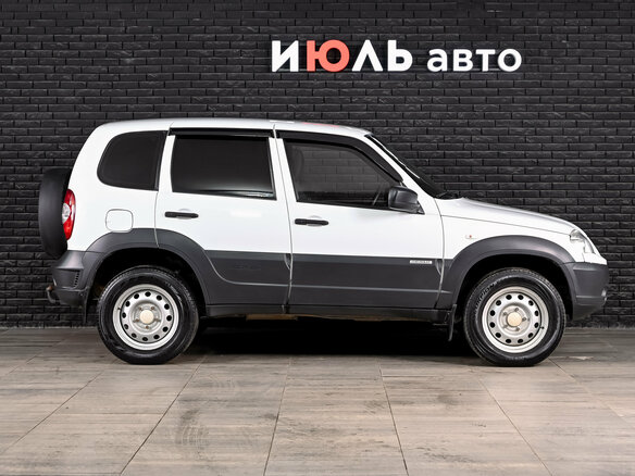 2018 Chevrolet Niva I Рестайлинг, белый, 675000 рублей - вид 8