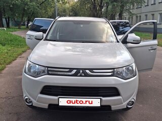 2013 Mitsubishi Outlander III, белый, 1790000 рублей, вид 4
