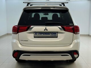 2021 Mitsubishi Outlander III Рестайлинг 3, белый, 2130000 рублей, вид 3