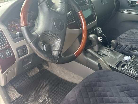 2000 Mitsubishi Montero III, белый, 1350000 рублей - вид 5