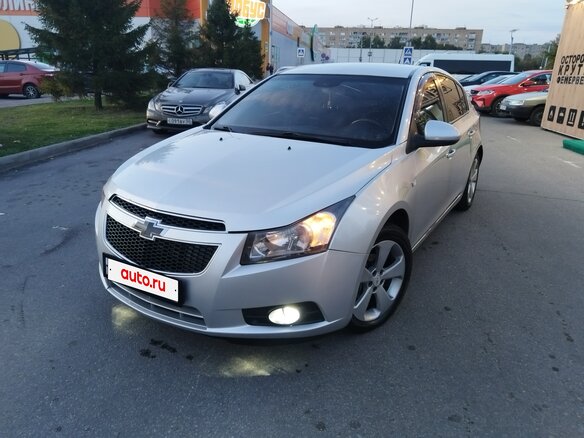 2012 Chevrolet Cruze I, серебристый, 640000 рублей - вид 2