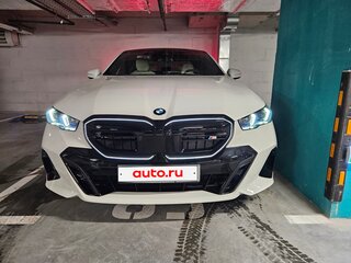 2024 BMW 5 серии 520i VIII (G60/G61/G68), белый, 7200000 рублей, вид 2
