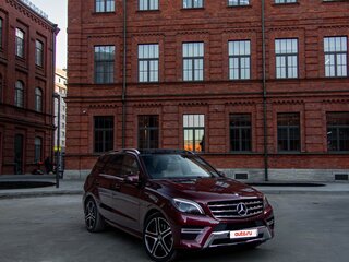 2013 Mercedes-Benz M-Класс 500 III (W166), красный, 2350000 рублей, вид 4