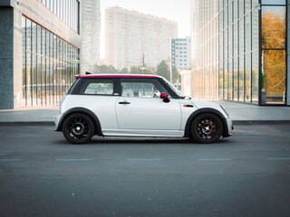 2003 Mini Hatch Cooper S I (R50), красный, 2000000 рублей, вид 2