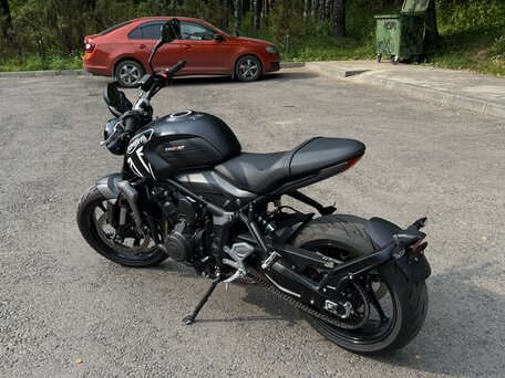 2022 Triumph Trident 660, чёрный, 950000 рублей, вид 4