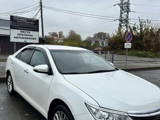 2015 Toyota Camry VII (XV50) Рестайлинг, белый, 1850000 рублей, вид 3