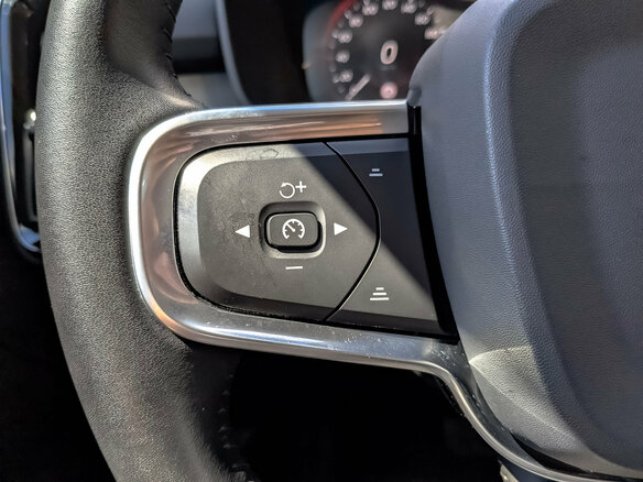 2020 Volvo XC40 I, белый - вид 26
