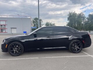 2019 Chrysler 300C II Рестайлинг, чёрный, 3500000 рублей, вид 4