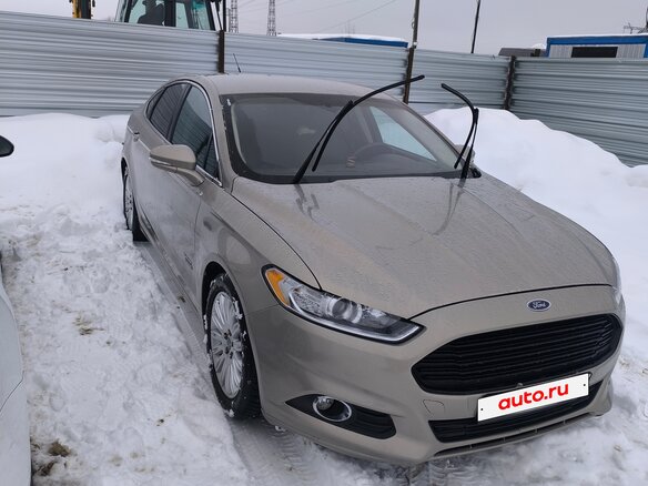 2015 Ford Fusion (North America) II, коричневый - вид 2