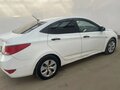 2015 Hyundai Solaris I Рестайлинг, белый, 620000 рублей - вид 5