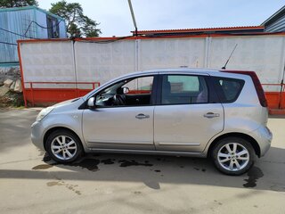 2011 Nissan Note I Рестайлинг, серебристый, 620000 рублей, вид 4
