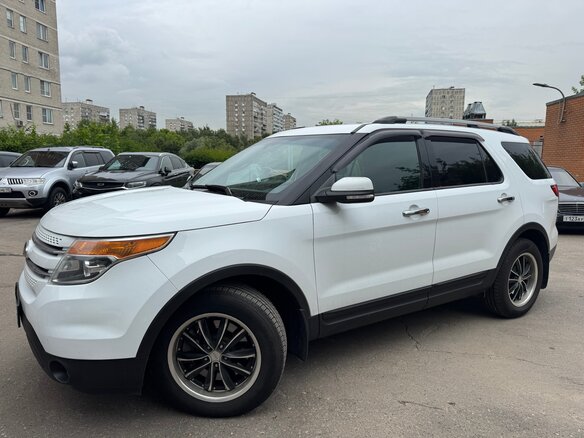 2015 Ford Explorer V, белый - вид 3