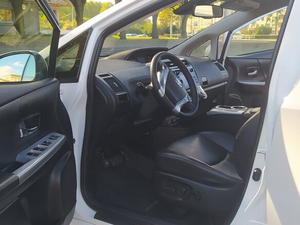 2019 Toyota Prius v (+) I Рестайлинг (ZVW40/41), белый, 2490000 рублей - вид 17