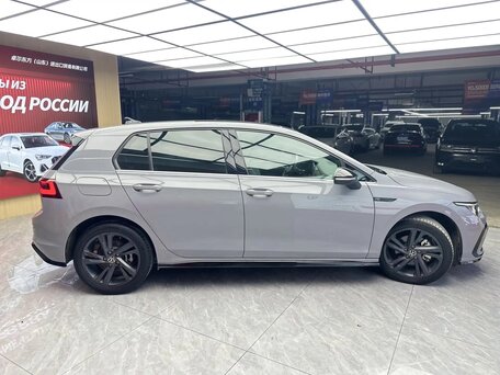 2022 Volkswagen Golf VIII, серый, 2140000 рублей, вид 3