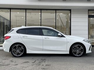 2022 BMW 1 серии 118i III (F40), белый, 1474000 рублей, вид 5