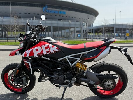 2022 Ducati Hypermotard, красный, 1499000 рублей, вид 4