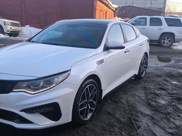 2019 Kia Optima IV Рестайлинг, белый, 1730000 рублей - вид 1