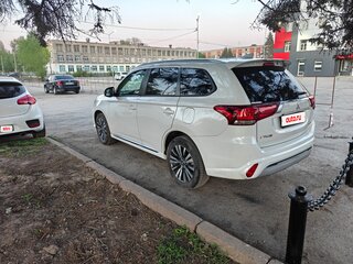 2022 Mitsubishi Outlander III Рестайлинг 3, белый, 2700000 рублей, вид 2