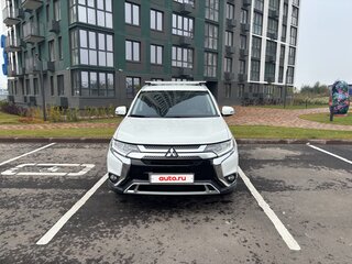 2018 Mitsubishi Outlander III Рестайлинг 3, белый, 1840000 рублей, вид 2