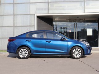 2022 Kia Rio IV Рестайлинг, синий, 1775000 рублей, вид 4