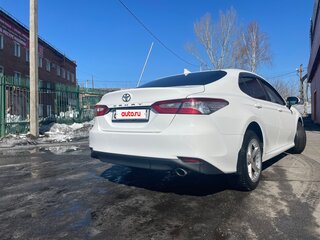 2020 Toyota Camry VIII (XV70), белый, 3150000 рублей, вид 3