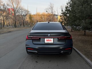 2019 BMW 7 серии 740i VI (G11/G12) Рестайлинг, чёрный, 4700000 рублей, вид 3