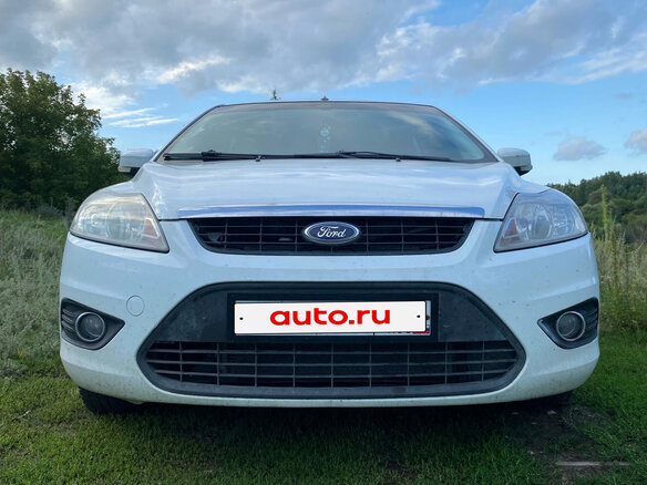 2011 Ford Focus II Рестайлинг, белый, 500000 рублей - вид 1