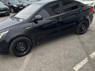 2012 Kia Rio 5-speed III, чёрный, 570000 рублей, вид 4