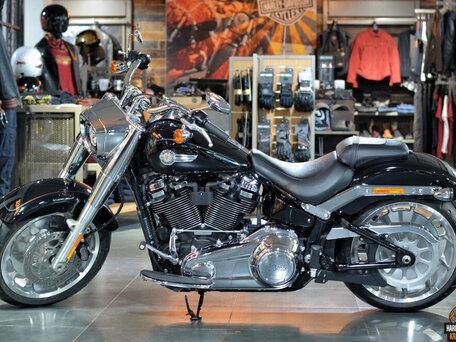2023 Harley-Davidson Fat Boy, чёрный, 3750000 рублей, вид 3