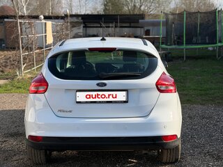 2017 Ford Focus III Рестайлинг, белый, 860000 рублей, вид 5