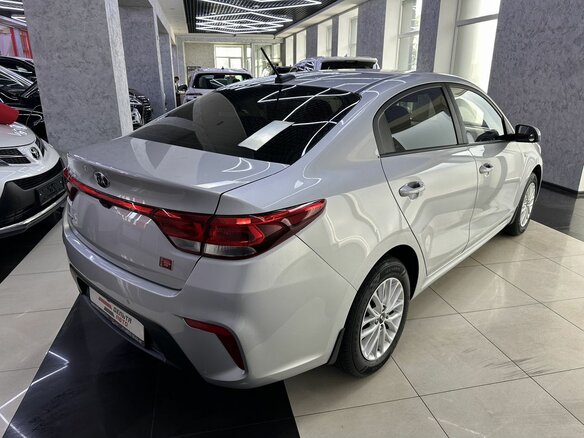 2018 Kia Rio IV, серебристый, 1465000 рублей - вид 4