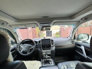 2016 Toyota Land Cruiser 200 Series Рестайлинг 2, белый, 4444444 рублей, вид 3