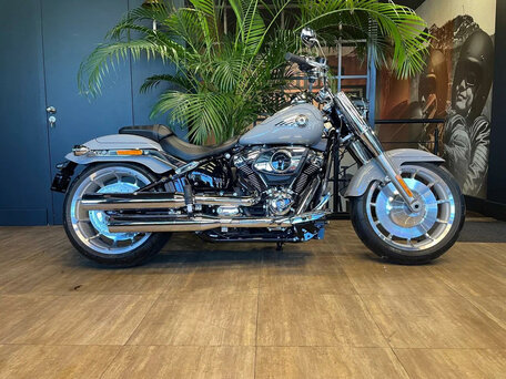 2025 Harley-Davidson Fat Boy, серый, 3850000 рублей, вид 1