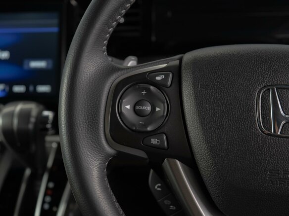 2019 Honda Stepwgn Spada V Рестайлинг, белый, 2479000 рублей - вид 14