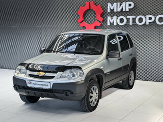 2018 Chevrolet Niva I Рестайлинг, серебристый, 725000 рублей, вид 1