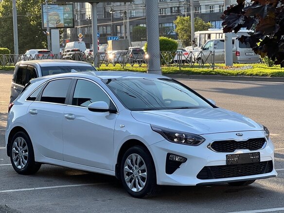 2018 Kia Ceed III, белый, 1620000 рублей - вид 1