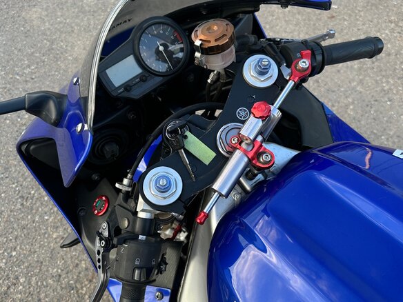 2001 Yamaha YZF-R1, синий, 450000 рублей - вид 12
