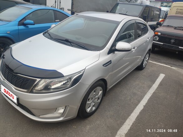 2014 Kia Rio 4-speed III, серебристый, 915000 рублей - вид 1