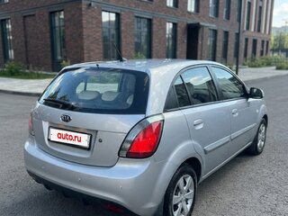 2010 Kia Rio II Рестайлинг, серебристый, 820000 рублей, вид 3