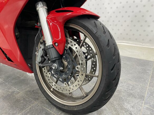 2019 Honda VFR 800, красный, 645000 рублей - вид 19