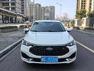 2022 Ford Escort VI Рестайлинг 2, белый, 990000 рублей, вид 2