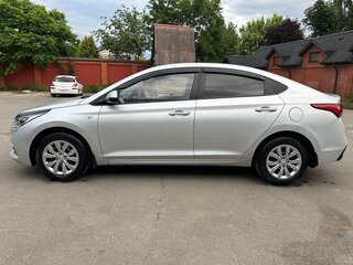 2017 Hyundai Solaris II, серебристый, 1290000 рублей, вид 2