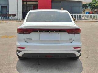 2025 Geely Emgrand II, серебристый, 1200000 рублей, вид 5