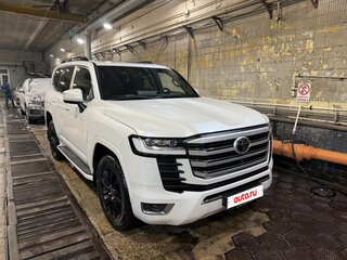 2022 Toyota Land Cruiser 300 Series, белый, 13200000 рублей, вид 2