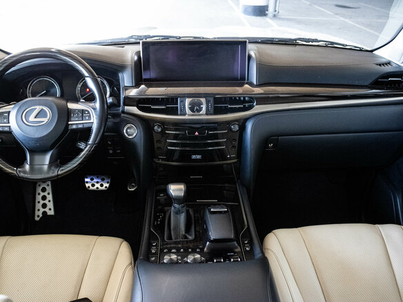 2017 Lexus LX 570 III Рестайлинг 2, белый - вид 4