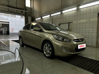 2011 Hyundai Solaris I, бежевый, 690000 рублей, вид 2